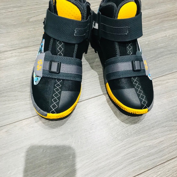 Boy’s Jordan’s Basketball shoes - Picture 1 of 5